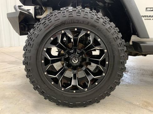 Used 2012 Jeep Wrangler Unlimited Sport image 2