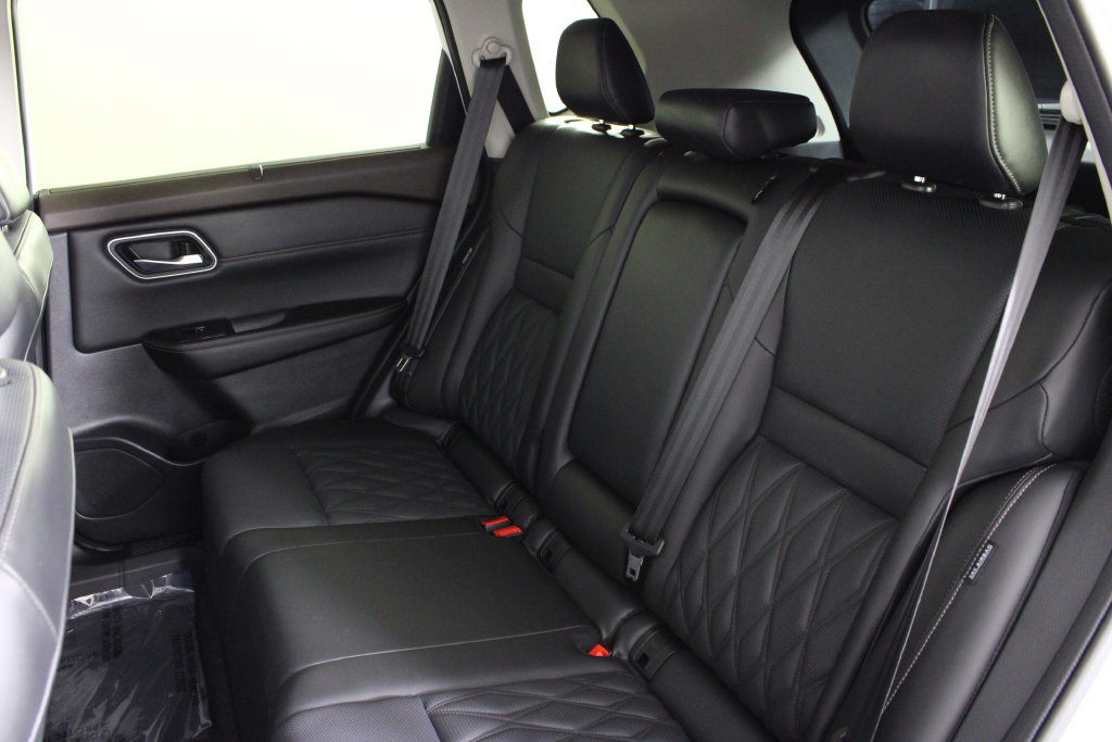 Certified 2023 Nissan Rogue Platinum FWD image 22