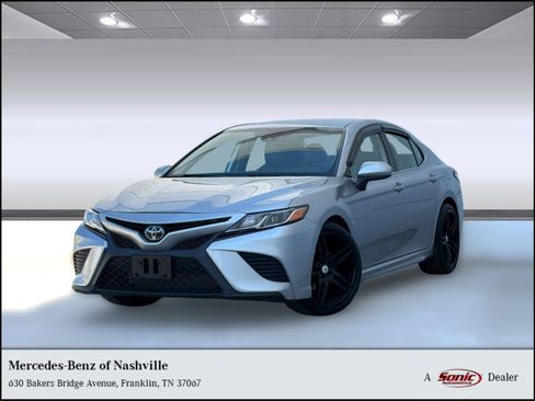 Used 2020 Toyota Camry SE image 1