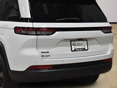 Certified 2023 Jeep Grand Cherokee Altitude AWD/4WD image 35
