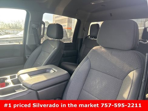 Used 2025 Chevrolet Silverado 2500 Custom w/ Custom Value Package image 8