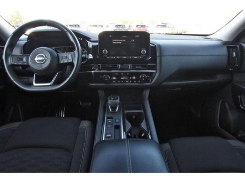 Used 2023 Nissan Pathfinder SV image 12