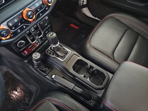 Used 2025 Jeep Wrangler Unlimited Rubicon w/ Convenience Group image 28