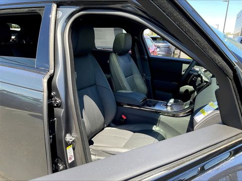 New 2026 Land Rover Range Rover Velar Dynamic SE image 28