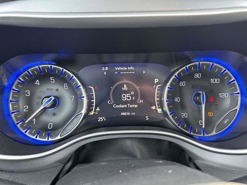 Used 2022 Chrysler Pacifica Touring-L w/ S Appearance Package image 15