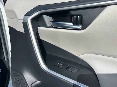 Used 2020 Toyota RAV4 XLE w/ Convenience Package AWD/4WD image 19
