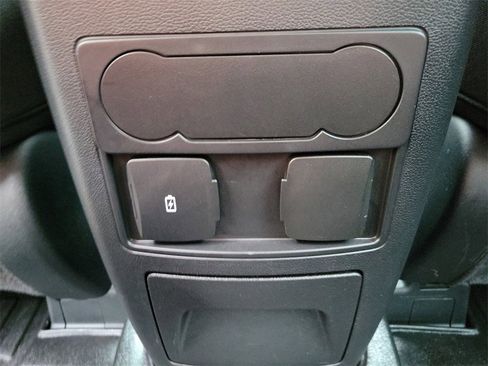 Used 2023 Ford Explorer XLT image 12