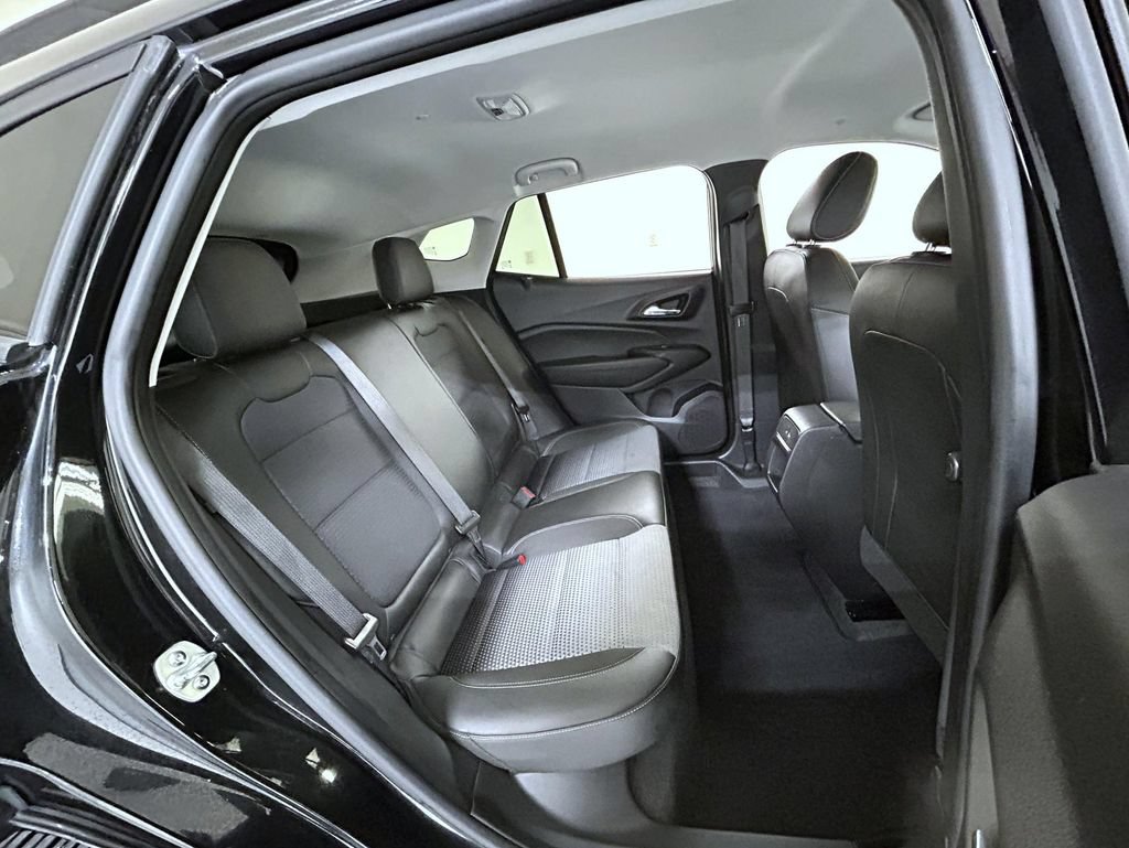 Used 2025 Chevrolet Trax LT FWD image 18