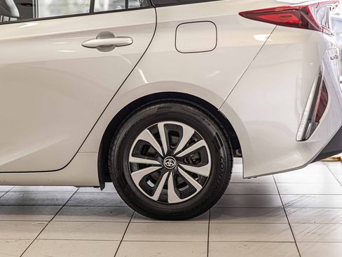 Used 2018 Toyota Prius Prime Premium image 9