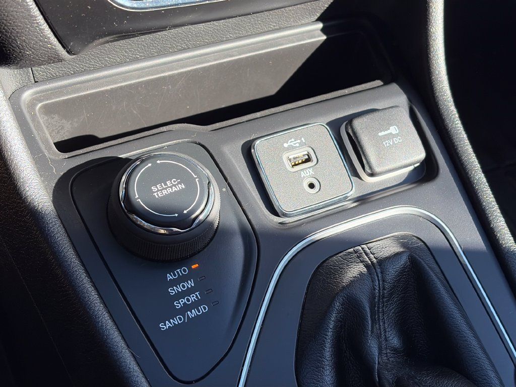 Used 2021 Jeep Cherokee Latitude Lux AWD/4WD image 20
