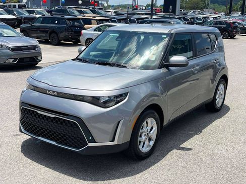 Used 2025 Kia Soul LX w/ LX Technology Package FWD image 29