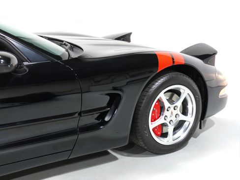 Used 2002 Chevrolet Corvette Coupe w/ Preferred Equipment Group1 image 58