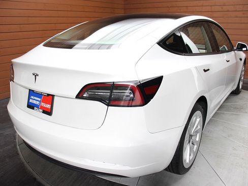 Used 2023 Tesla Model 3 Standard Range image 16