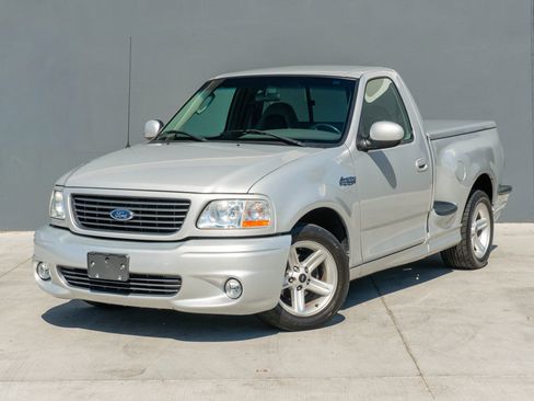 Used 2004 Ford F150 Lightning RWD image 3