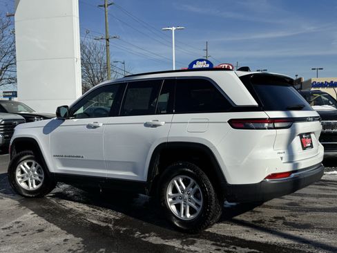 Used 2024 Jeep Grand Cherokee Laredo w/ Luxury Tech Group I image 17