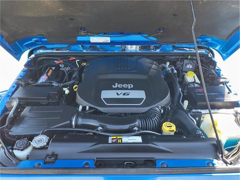 Used 2016 Jeep Wrangler Unlimited Sahara w/ Connectivity Group AWD/4WD image 20