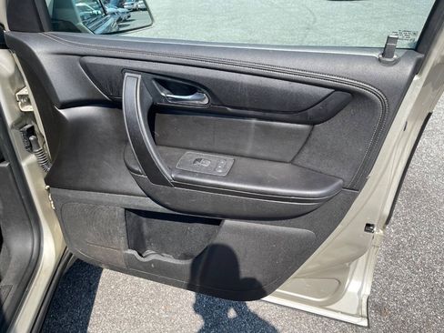 Used 2016 Chevrolet Traverse LT w/ Style and Technology Package FWD image 32