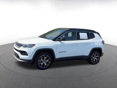 Used 2025 Jeep Compass Limited AWD/4WD image 8