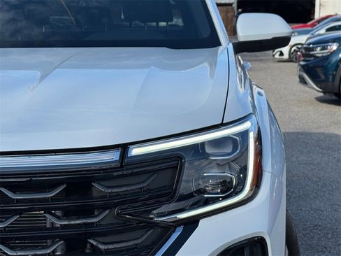 New 2026 Volkswagen Atlas Cross Sport SE image 3