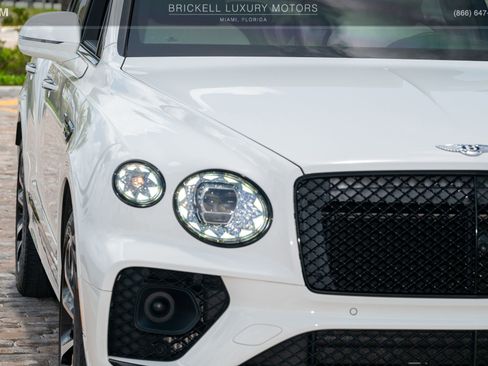 Used 2021 Bentley Bentayga Plug-In Hybrid AWD/4WD image 59