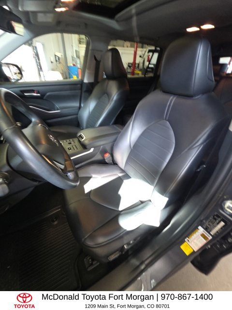 Used 2023 Toyota Highlander XLE AWD/4WD image 12