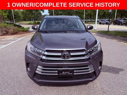 Used 2018 Toyota Highlander Limited Platinum FWD image 2