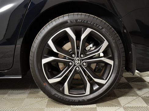 Certified 2025 Toyota Sienna Platinum image 25