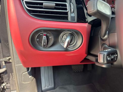 Used 2023 Porsche Macan S AWD/4WD image 33