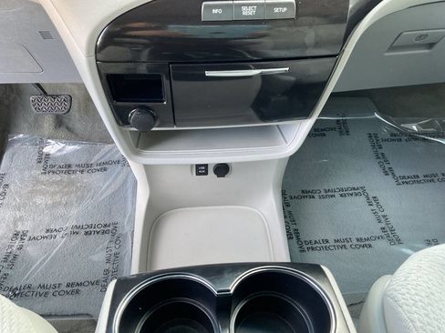 Used 2011 Toyota Sienna LE image 22