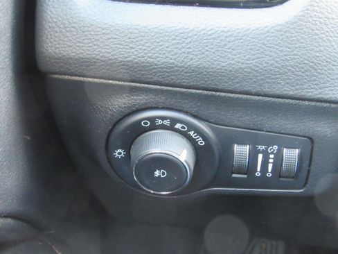 Used 2021 Jeep Compass Limited w/ Sun and Sound Group image 19