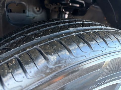 Used 2022 Hyundai Venue Limited image 31