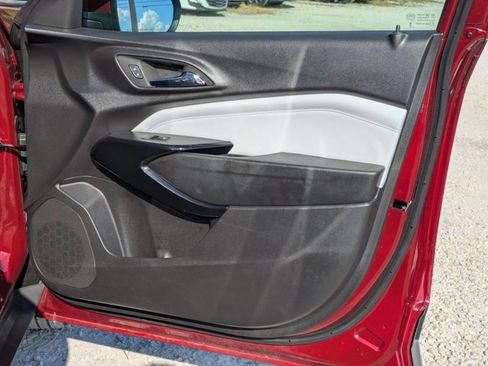 Used 2025 Chevrolet Trax LT w/ LT Convenience Package image 26