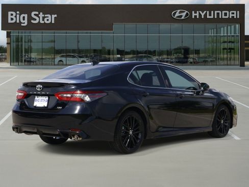 Used 2022 Toyota Camry XSE FWD image 4
