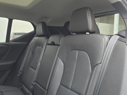 Certified 2025 Volvo XC40 B5 Core w/ Climate Package AWD/4WD image 17