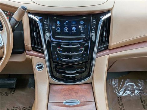 Used 2017 Cadillac Escalade ESV Platinum AWD/4WD image 12