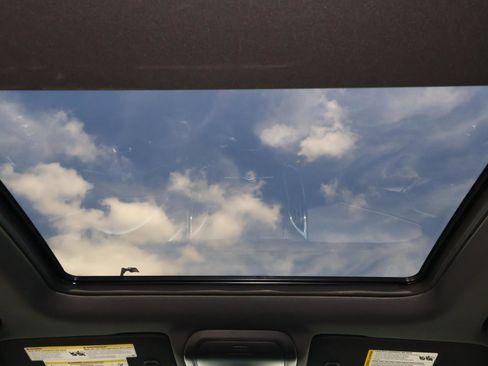Used 2023 Chevrolet Equinox RS FWD image 13