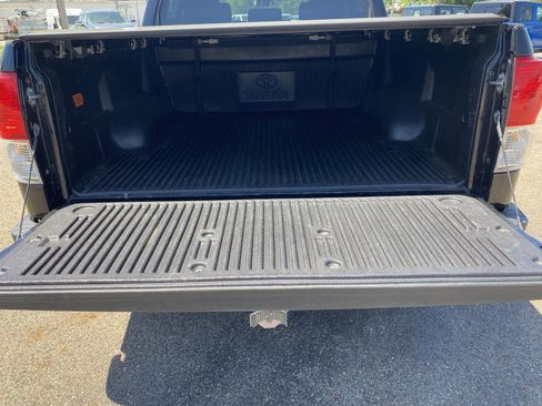 Used 2011 Toyota Tundra 4x4 CrewMax w/ SR5 Pkg image 22