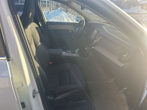 Used 2025 Volvo XC90 B6 Plus image 12