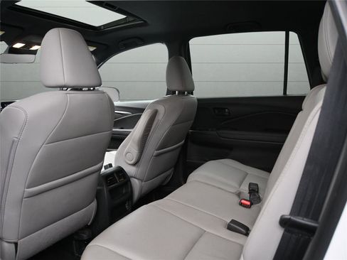 Used 2023 Honda Passport EX-L image 10