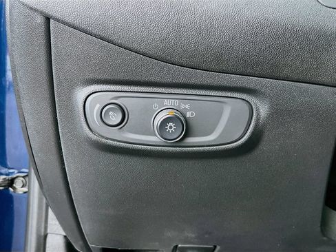 Used 2022 Chevrolet Equinox LS FWD image 10