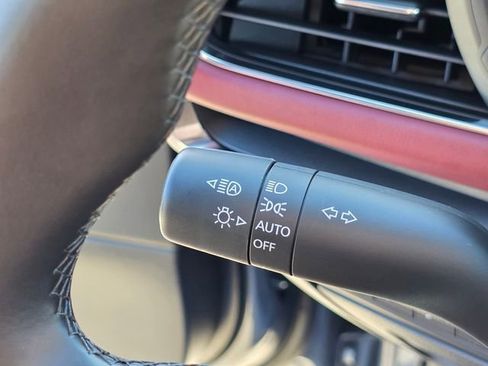 Certified 2025 MAZDA MAZDA3 2.5 S Hatchback w/ Premium Pkg image 31