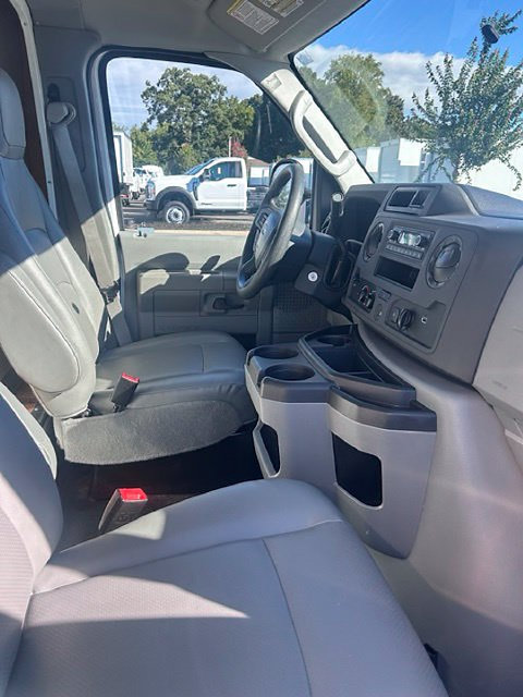 Used 2023 Ford E-450 and Econoline 450 Super Duty w/ Power Windows & Locks Group RWD image 5