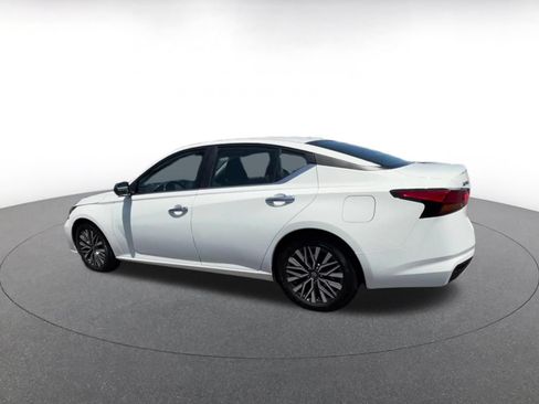 Used 2025 Nissan Altima 2.5 SV FWD image 9