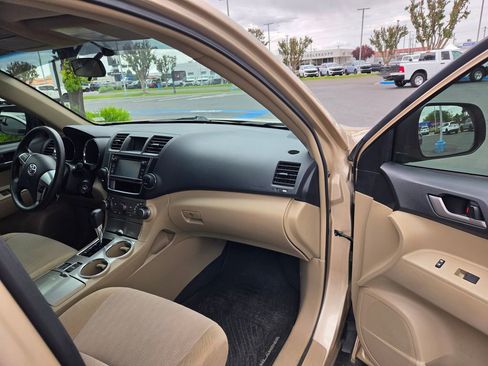 Used 2013 Toyota Highlander FWD image 9