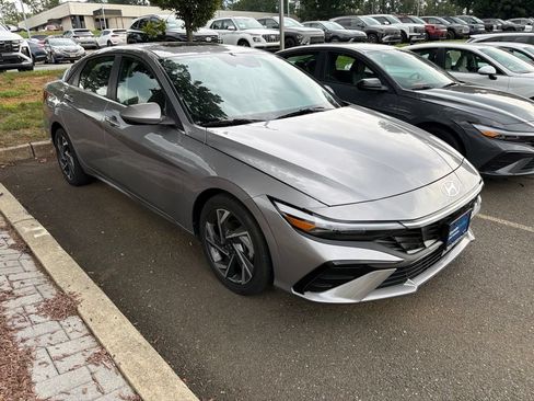 Certified 2025 Hyundai Elantra SEL FWD image 2