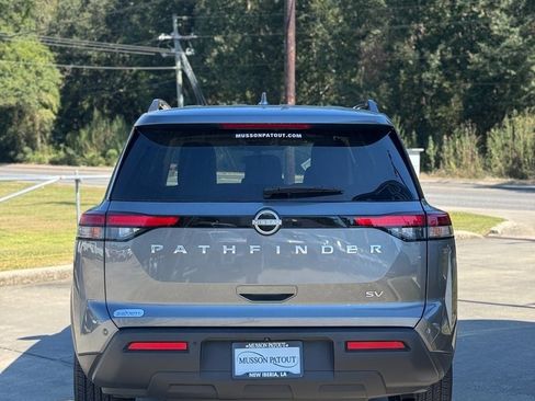 Used 2024 Nissan Pathfinder SV image 5