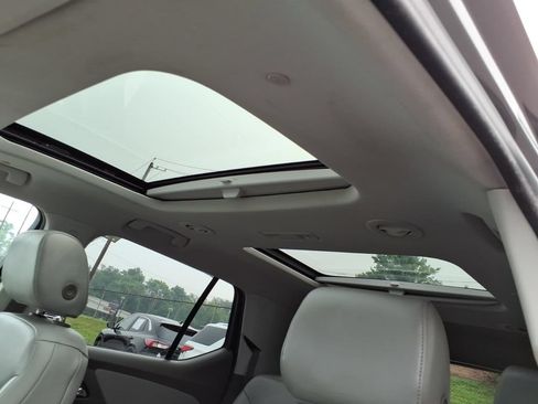 Used 2019 Chevrolet Traverse LT w/ LT Premium Package AWD/4WD image 17