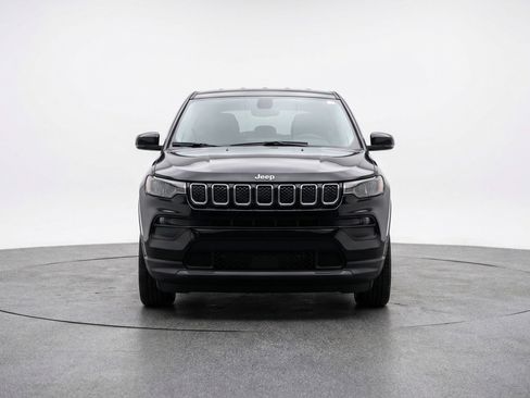 Used 2025 Jeep Compass Latitude image 2