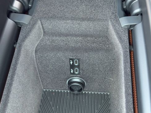 Used 2023 BMW 760i xDrive image 42