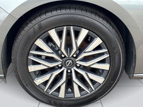 Used 2023 Nissan Altima 2.5 SV FWD image 19